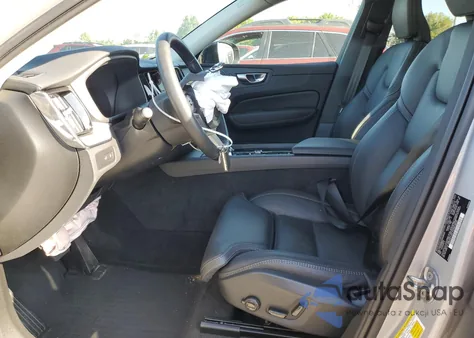 2025 Volvo Xc60 Ultra z USA, uszkodzony, nr VIN YV4H60RM7S1008033